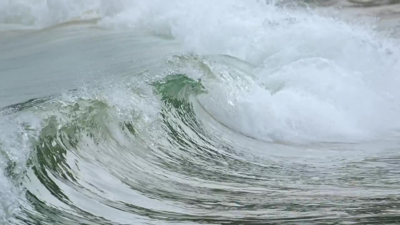 Stock Video Enormous Wave Crashing Live Wallpaper For PC - Free Download