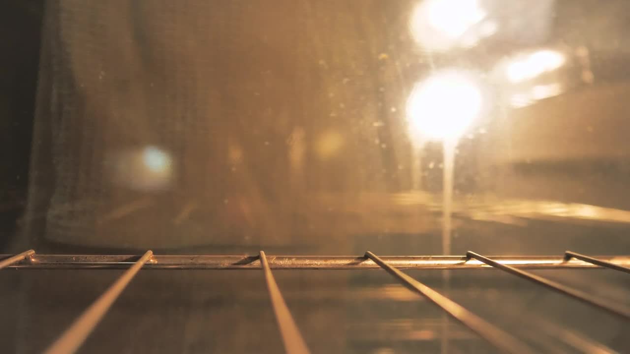 Video Stock Putting A Cake To Bake Seen From Inside The Oven Live Wallpaper Free - Free Download