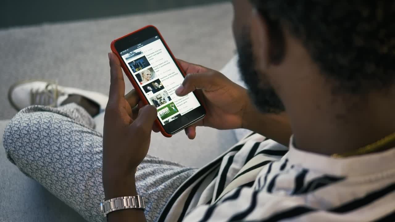 Stock Video Man Answering A Whatsapp Animated Wallpaper - Free Download