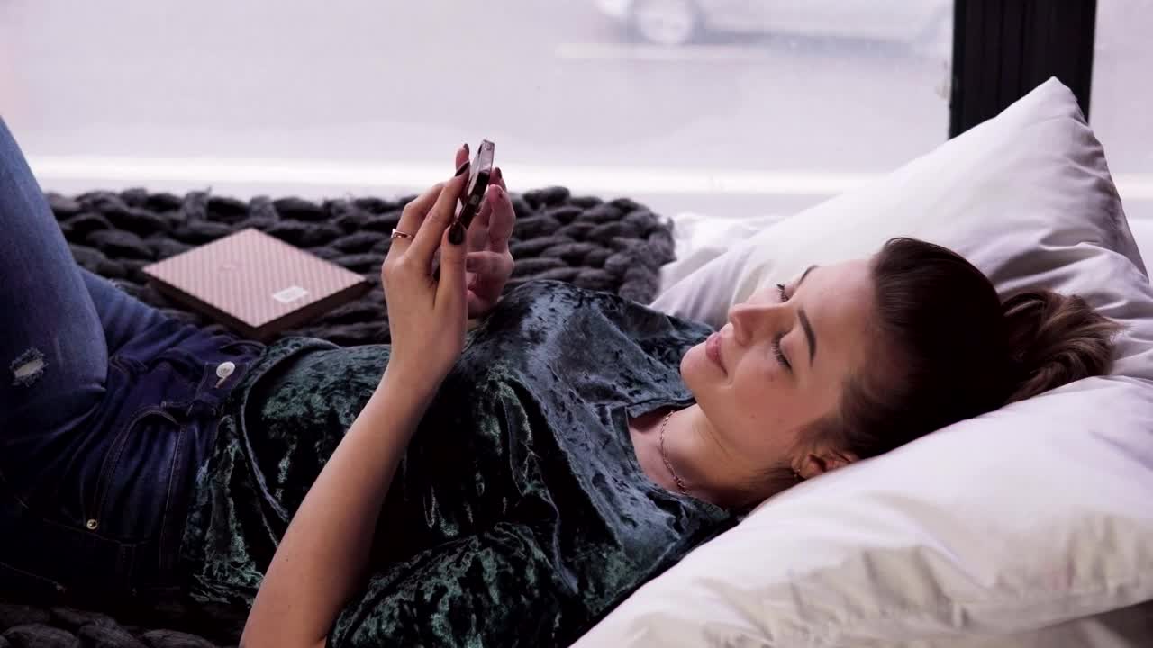 Free Video Stock Smiling While Browsing Her Phone Live Wallpaper - Free Download
