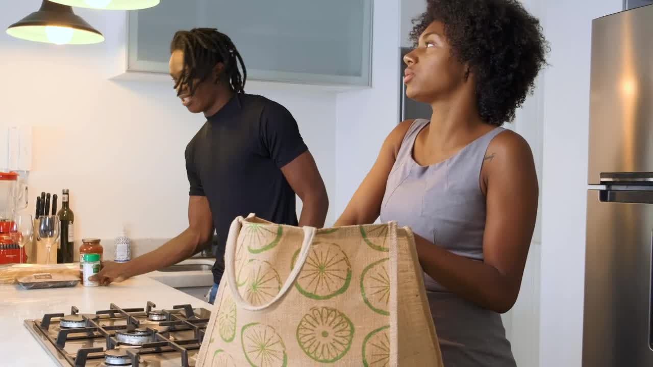 Stock Video Couple Taking Out Purchases From The Mall Live Wallpaper For PC - Free Download