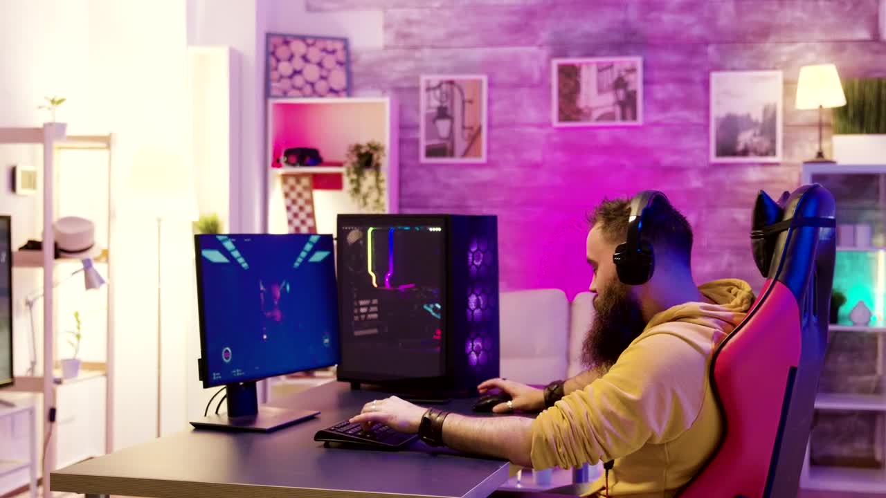 Stock Video Bearded Man Loses At Online Video Gaming Live Wallpaper For PC - Free Download