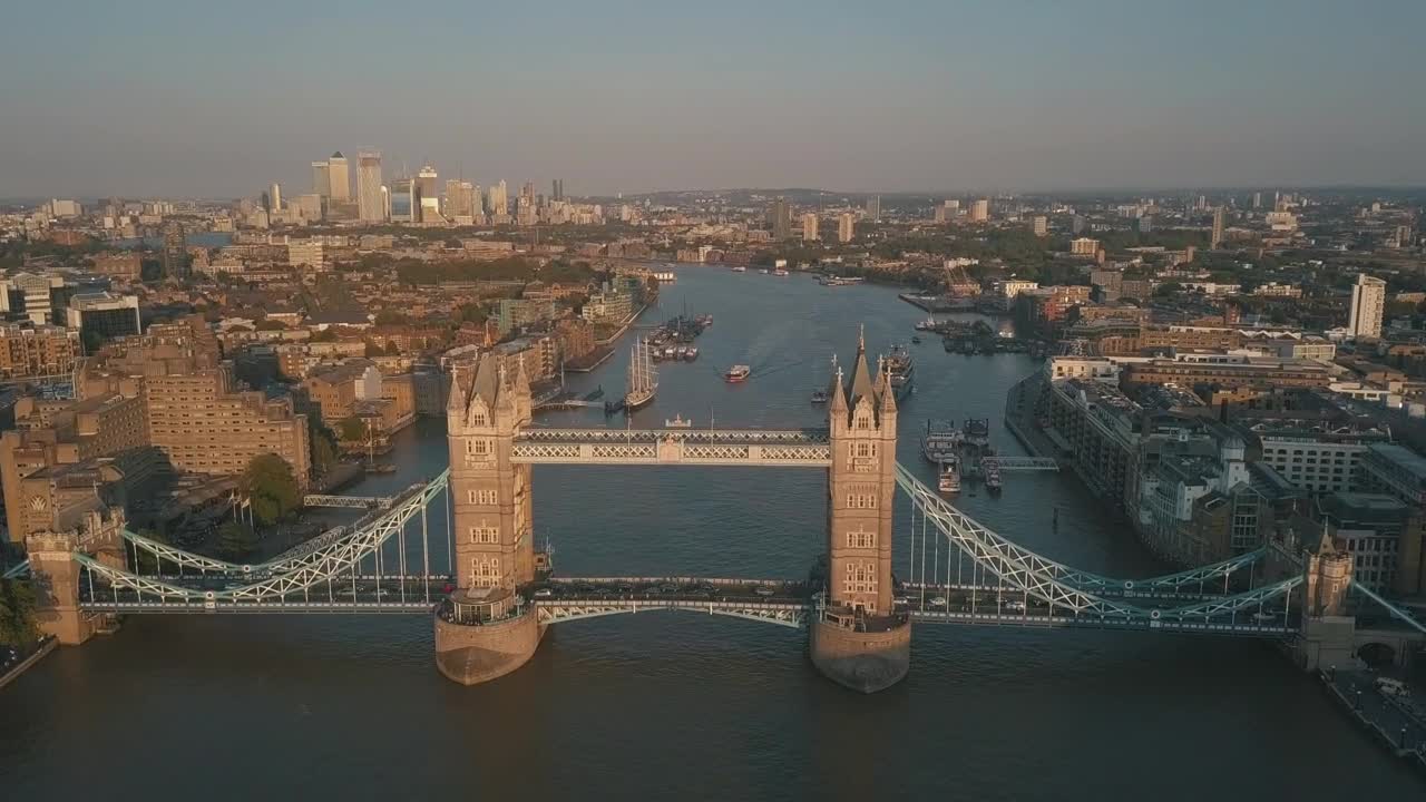 Free Video Stock tower bridge in a river in london Live Wallpaper - Free Download
