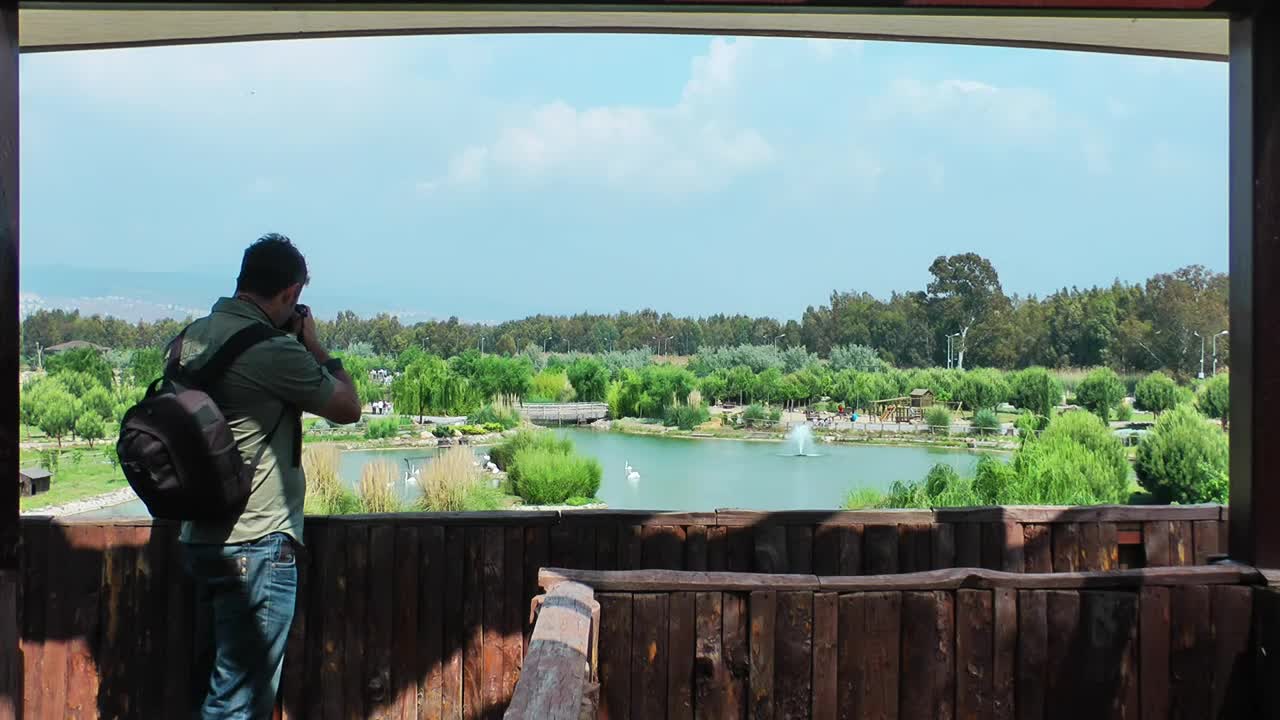 Stock Footage Videographer Panning Out Of A Lake Live Wallpaper - Free Download