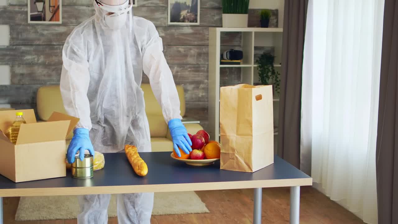 Stock Video Coronavirus Quaratine Grocery Delivery Man Packs Food Live Wallpaper For PC - Free Download