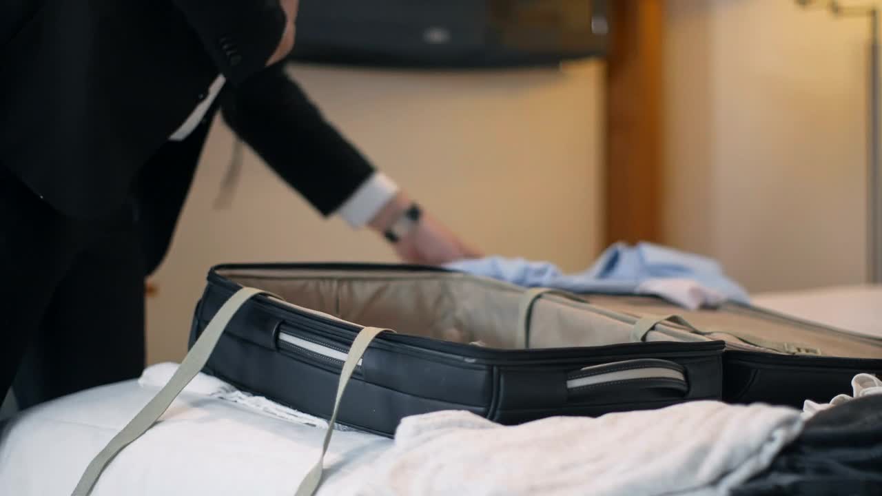 Video Stock Businessman Preparing His Luggage Live Wallpaper For PC - Free Download