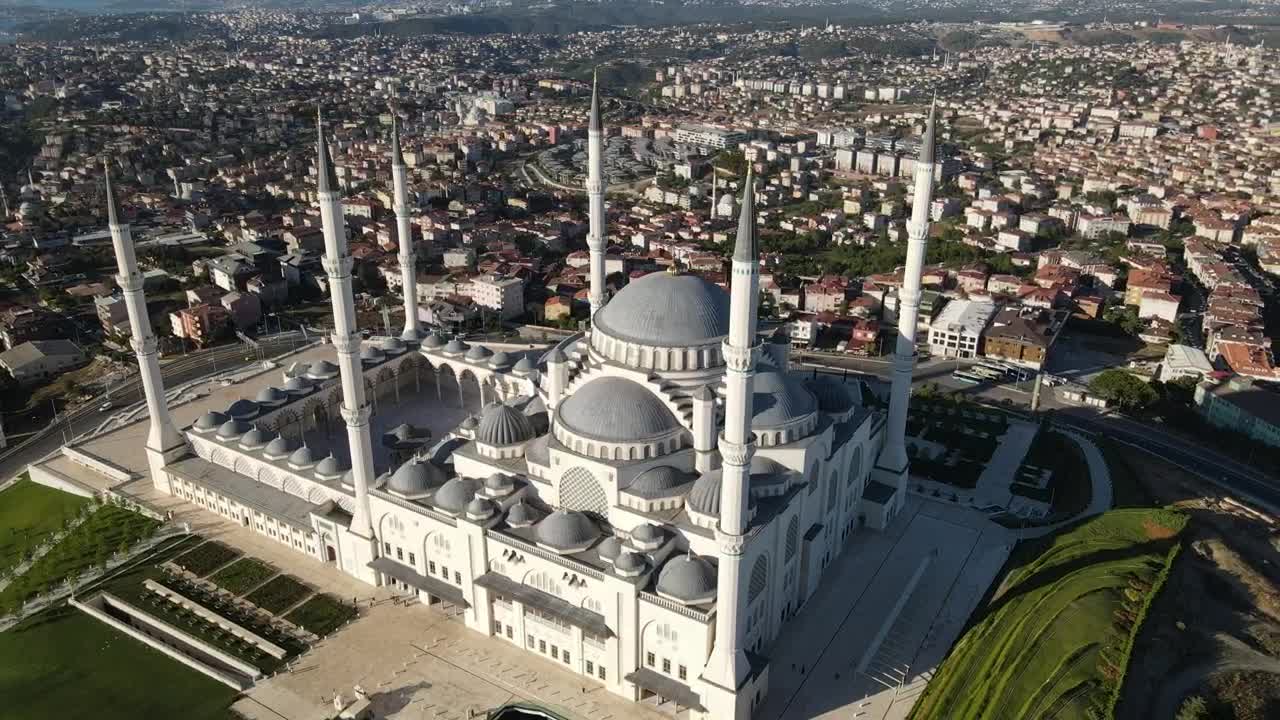 Stock Video Big Mosque In The Middle Of A City From The Live Wallpaper For PC - Free Download