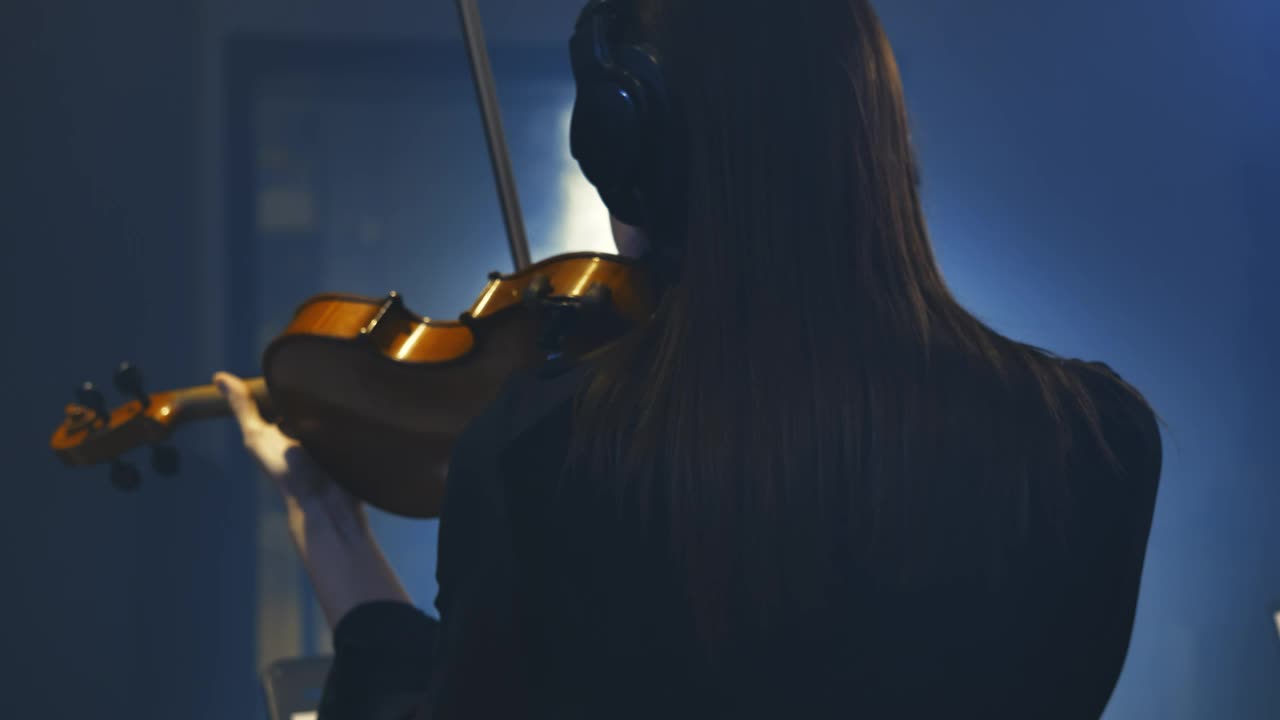 Free Stock Video Young Female Violinist Playing In A Recording Studio Live Wallpaper - Free Download
