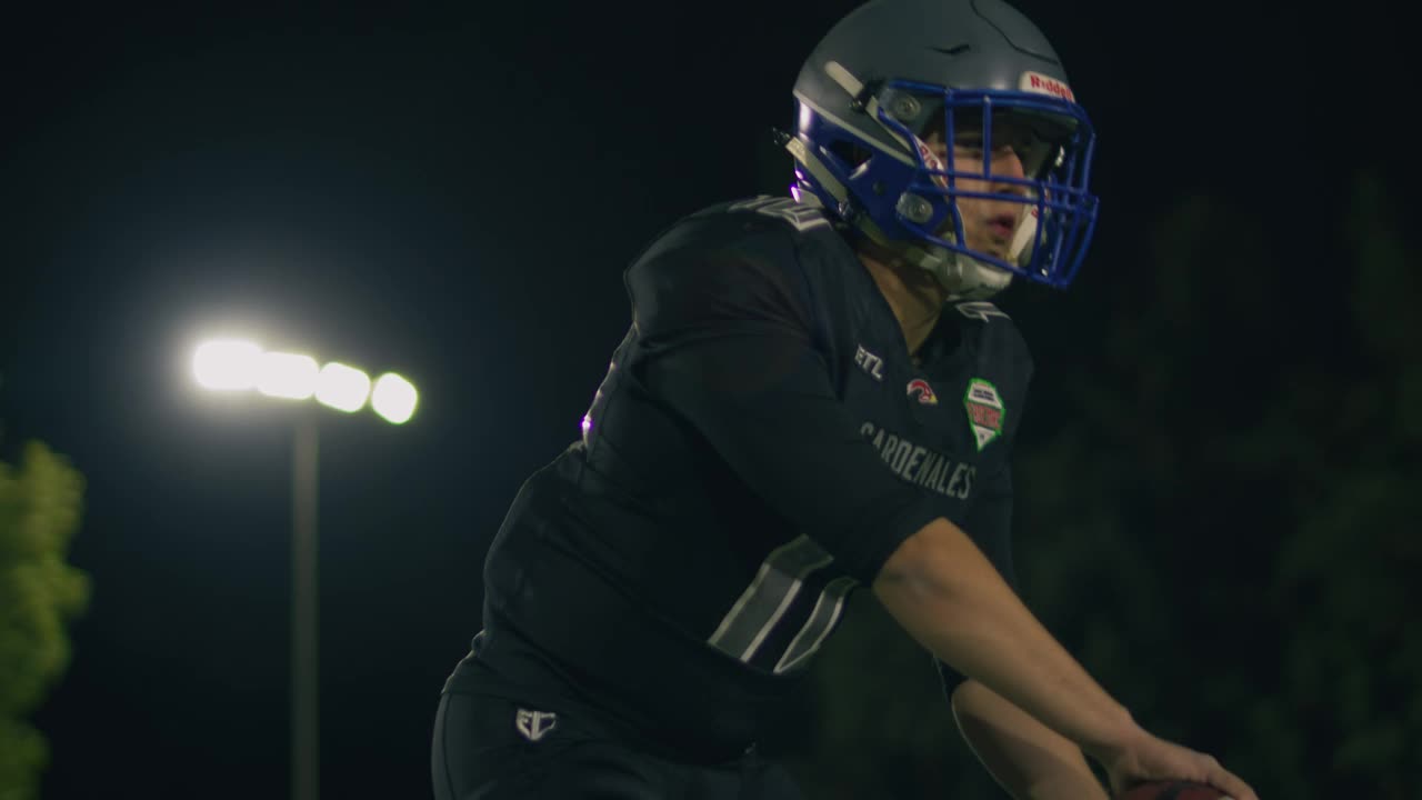 Video Stock Quarterback Throwing A Pass Live Wallpaper Free - Free Download