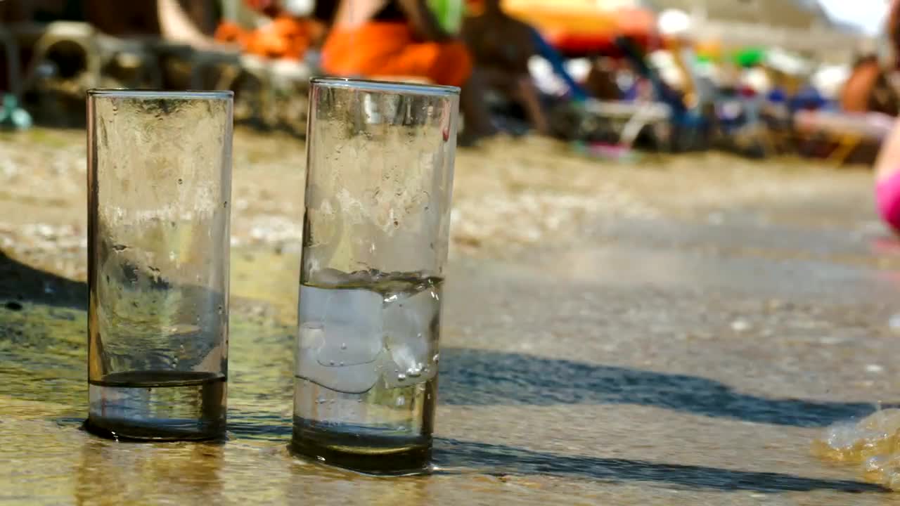 Video Stock Playing With Glasses At The Beach Live Wallpaper Free - Free Download