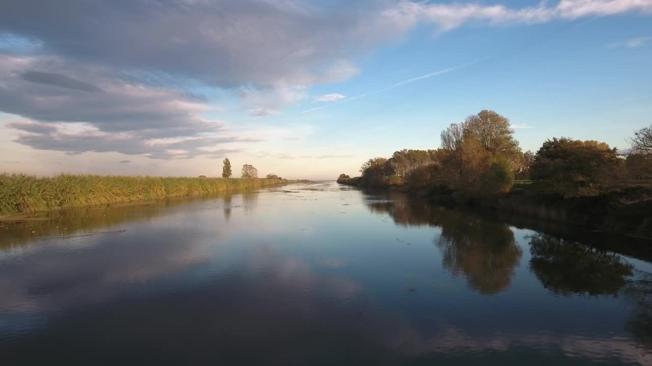 Free Stock Video Sailing A Quiet River In Autumn Live Wallpaper - Free Download