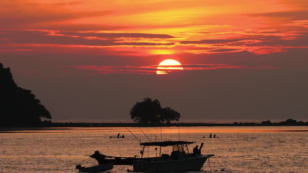 Free Video Stock sunset landscape with boats and trees Live Wallpaper - Free Download