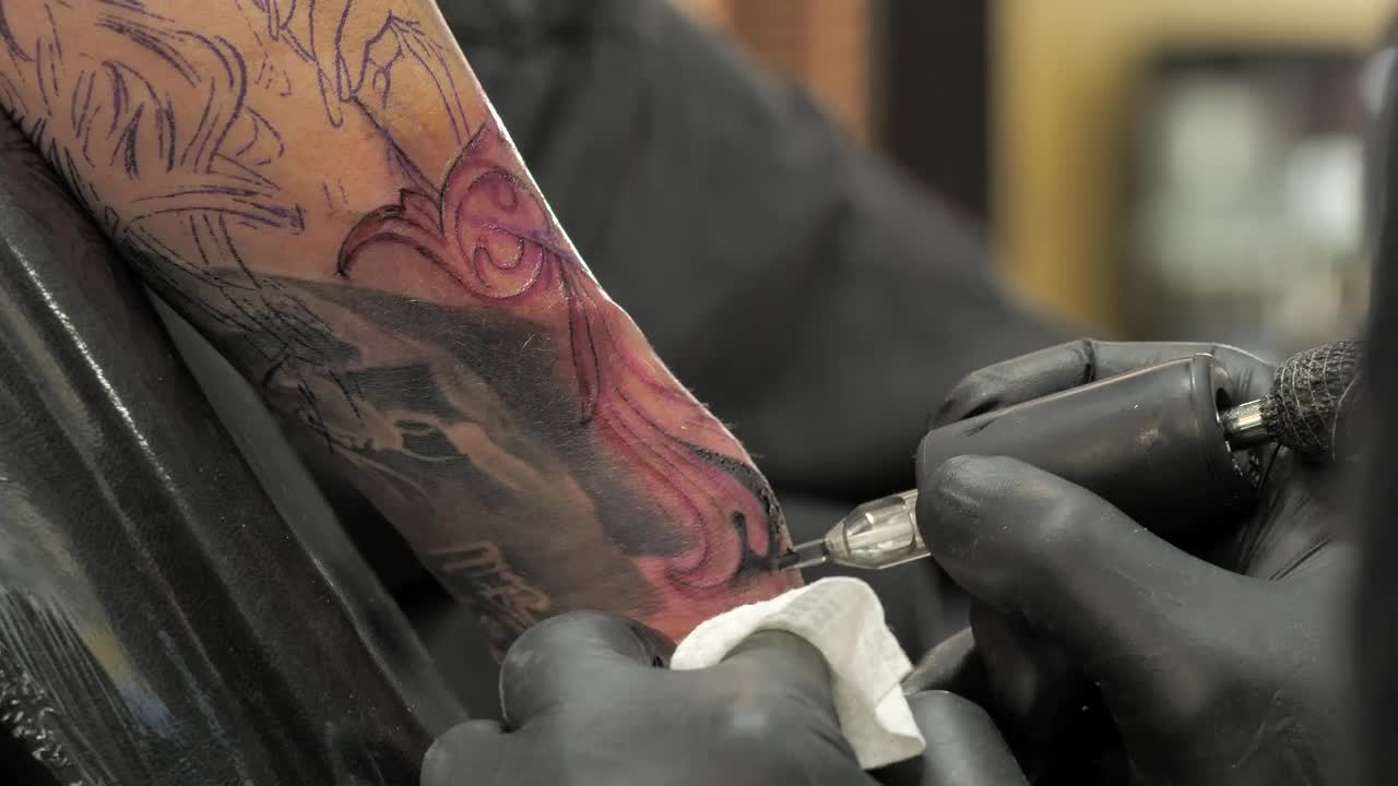 Free Video Stock tattoo being applied Live Wallpaper - Free Download