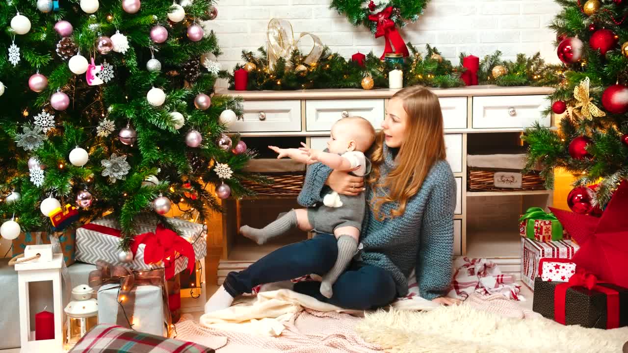 Free Video Stock Small Family Gathering At A Christmas Tree Live Wallpaper - Free Download