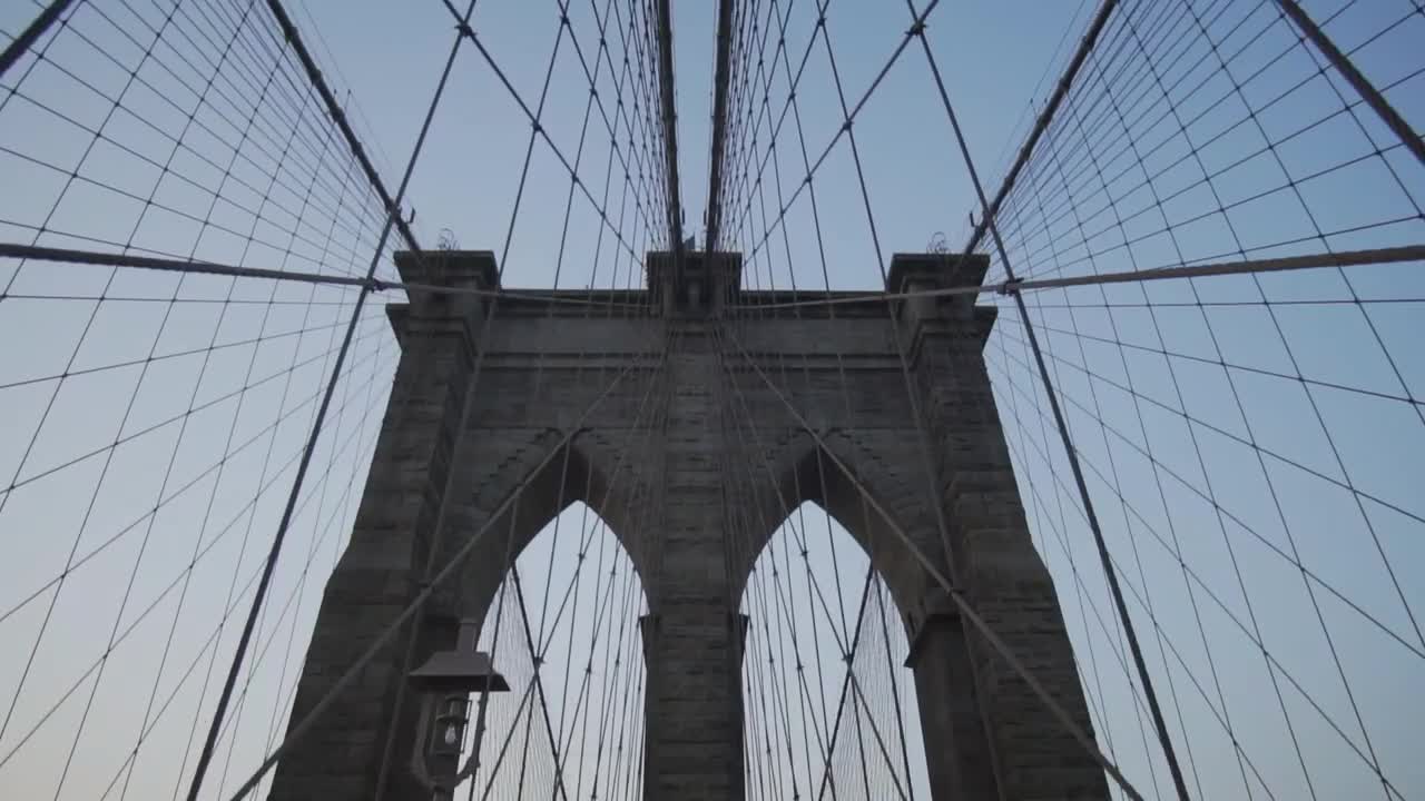Free Stock Video Walking Down The Corridor Of The Brooklyn Bridge Live Wallpaper - Free Download