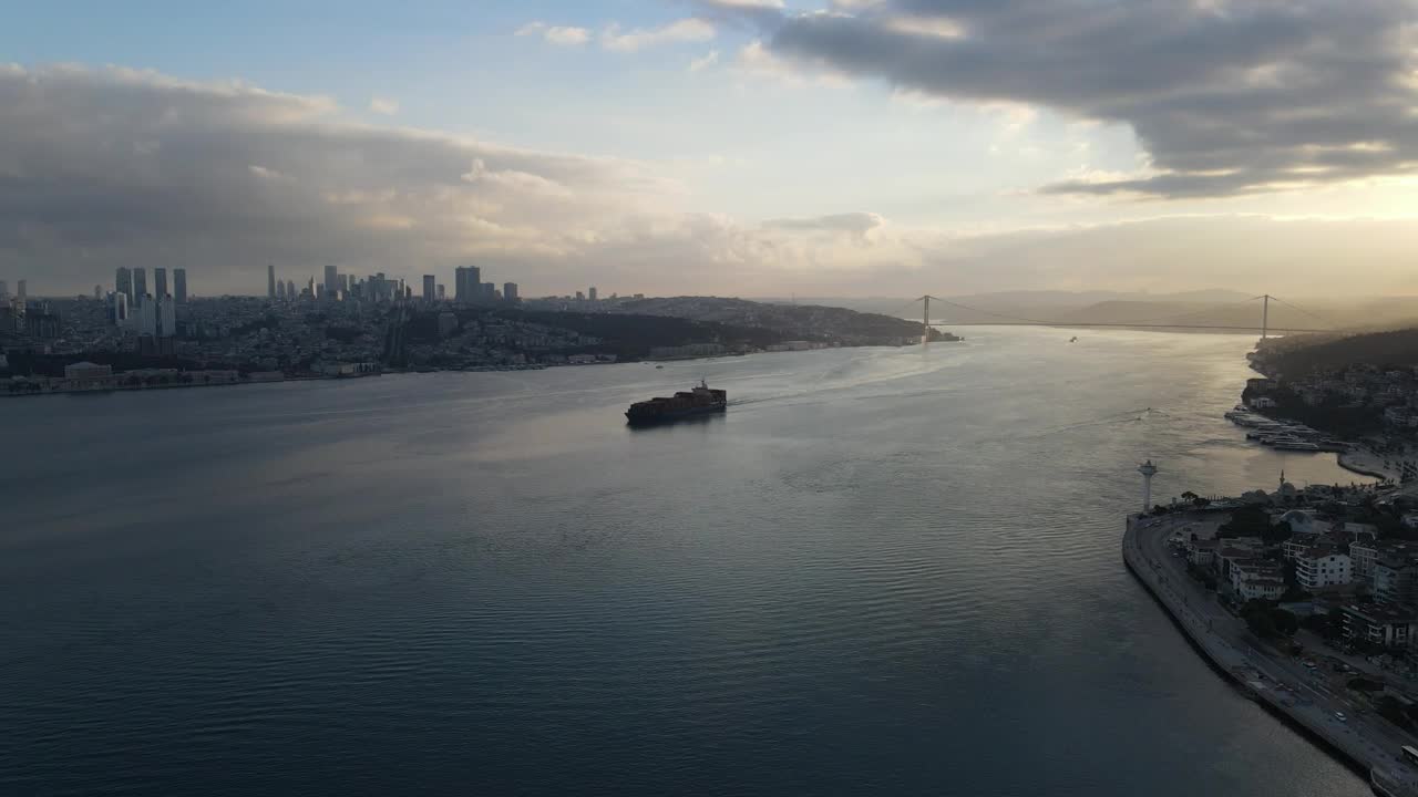 Video Stock Cargo Ship Arriving To Istanbul Live Wallpaper For PC - Free Download
