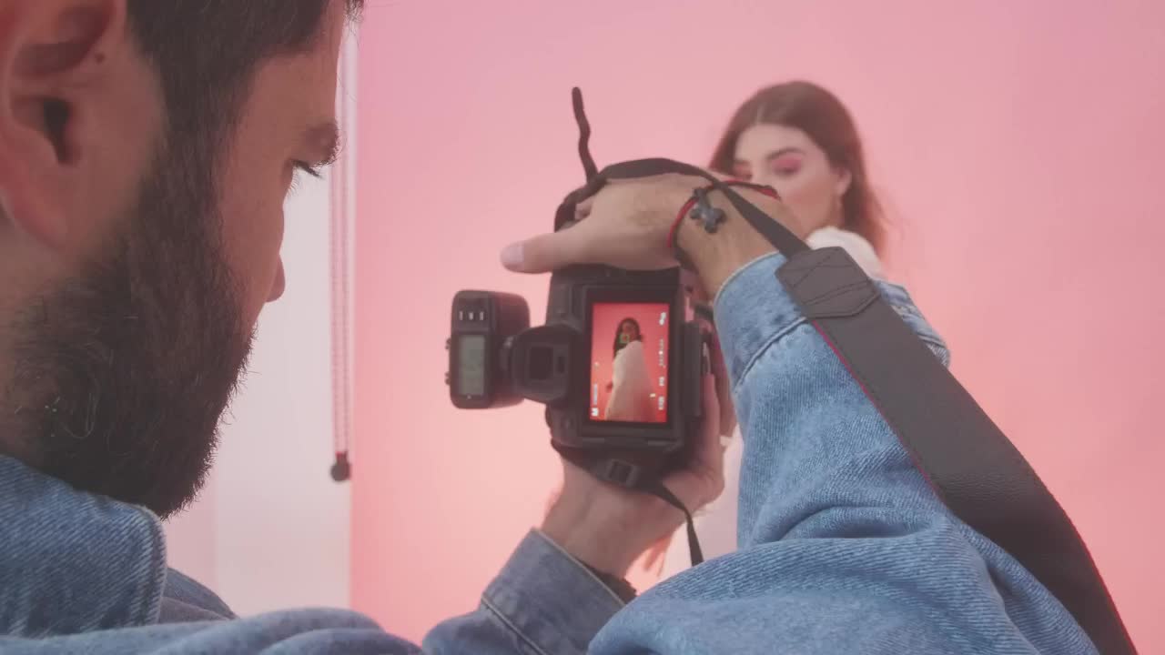 Video Stock Photographer Portraying A Young Female Model Live Wallpaper Free - Free Download