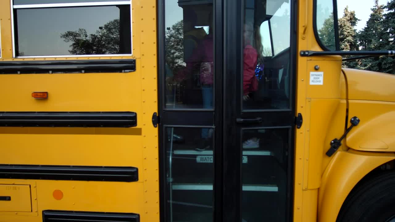 Video Stock Children Getting Off A Yellow School Bus Live Wallpaper For PC - Free Download
