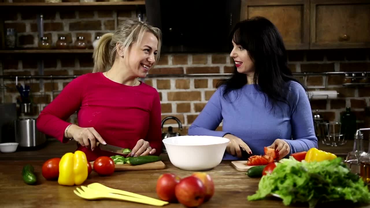Video Stock Preparing A Healthy Dinner Live Wallpaper Free - Free Download