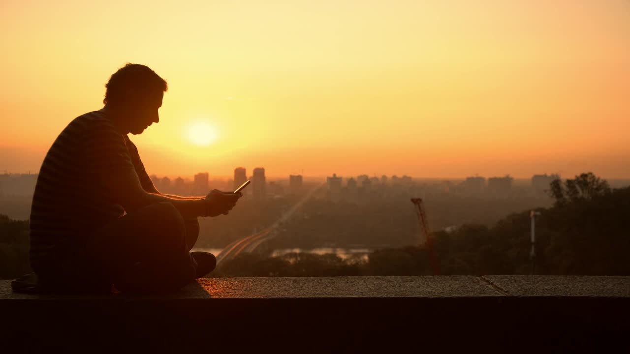 Free Stock Video Silhouette Of A Man Texting During The Sunset Live Wallpaper - Free Download