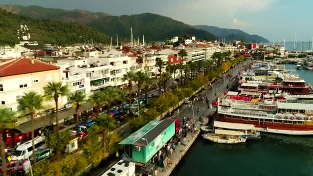 Free Stock Video Seaside Buildings And Large Boats Live Wallpaper - Free Download