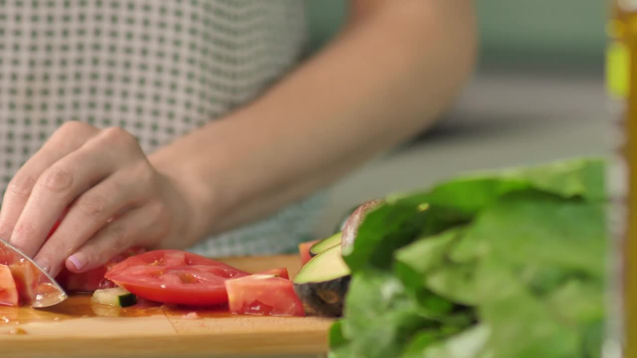Free Stock Video Woman Preparing A Healthy Salad Live Wallpaper - Free Download