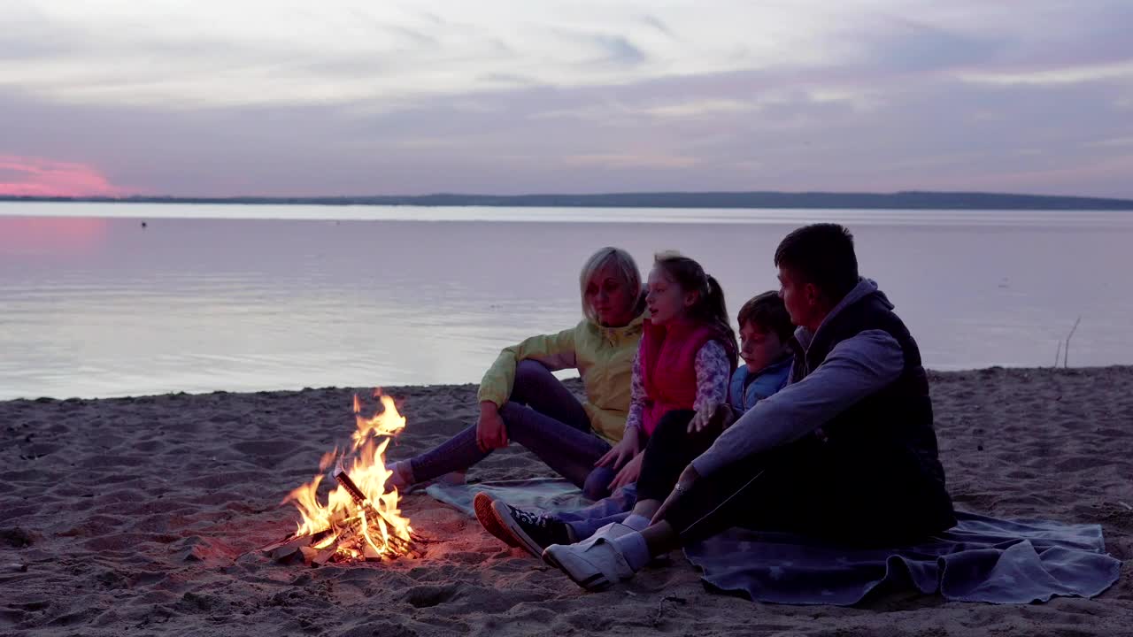 Stock Video Keeping Warm By The Fire Animated Wallpaper - Free Download