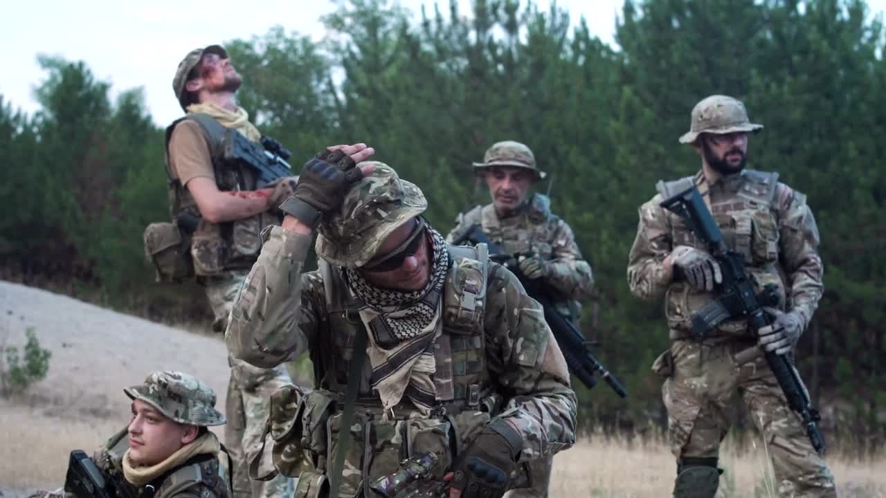 Free Video Stock Soldiers Having A Rest In The Countryside Live Wallpaper - Free Download
