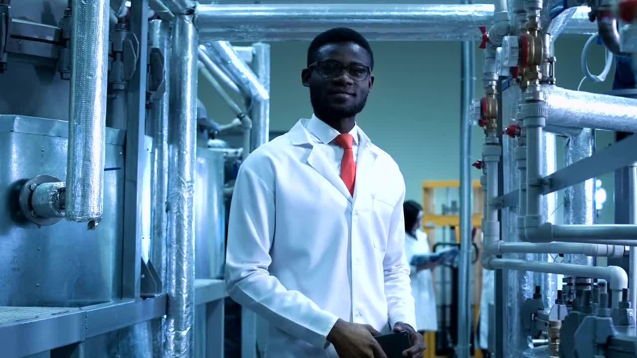 Free Stock Video Scientist Man Posing In The Laboratory Live Wallpaper - Free Download