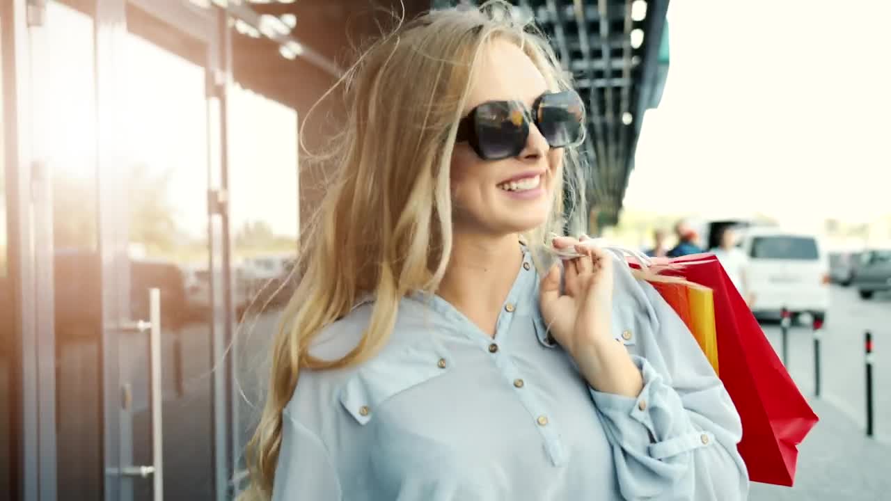 Free Video Stock Smiling Woman Walks Outside Shopping Mall Live Wallpaper - Free Download
