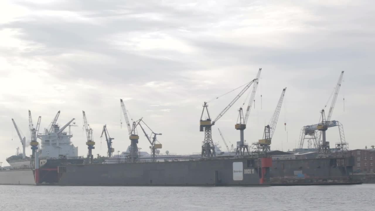 Stock Video Large Cranes Moving In Hamburg Animated Wallpaper - Free Download