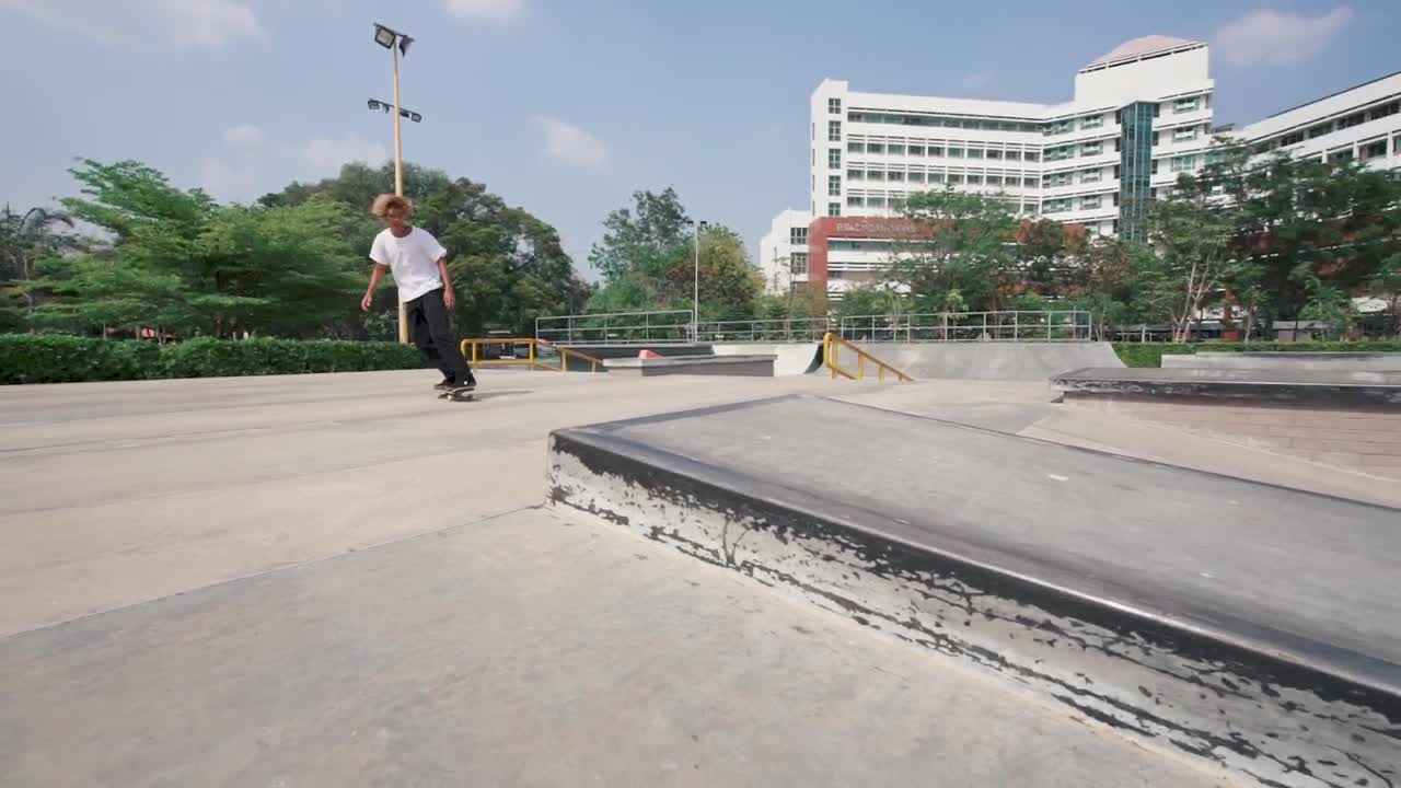 Free Stock Video Young Skateboarder Playing On The Ramps Of A Park Live Wallpaper - Free Download