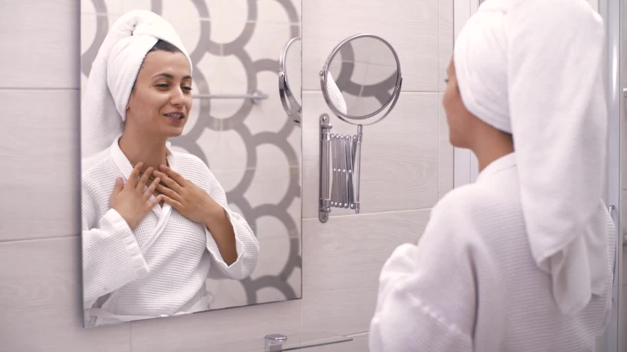 Free Stock Video Woman Saying Positive Affirmations To Mirror Live Wallpaper - Free Download