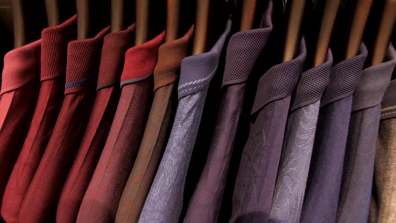 Free Video Stock t shirts on hangers at fashion store Live Wallpaper - Free Download