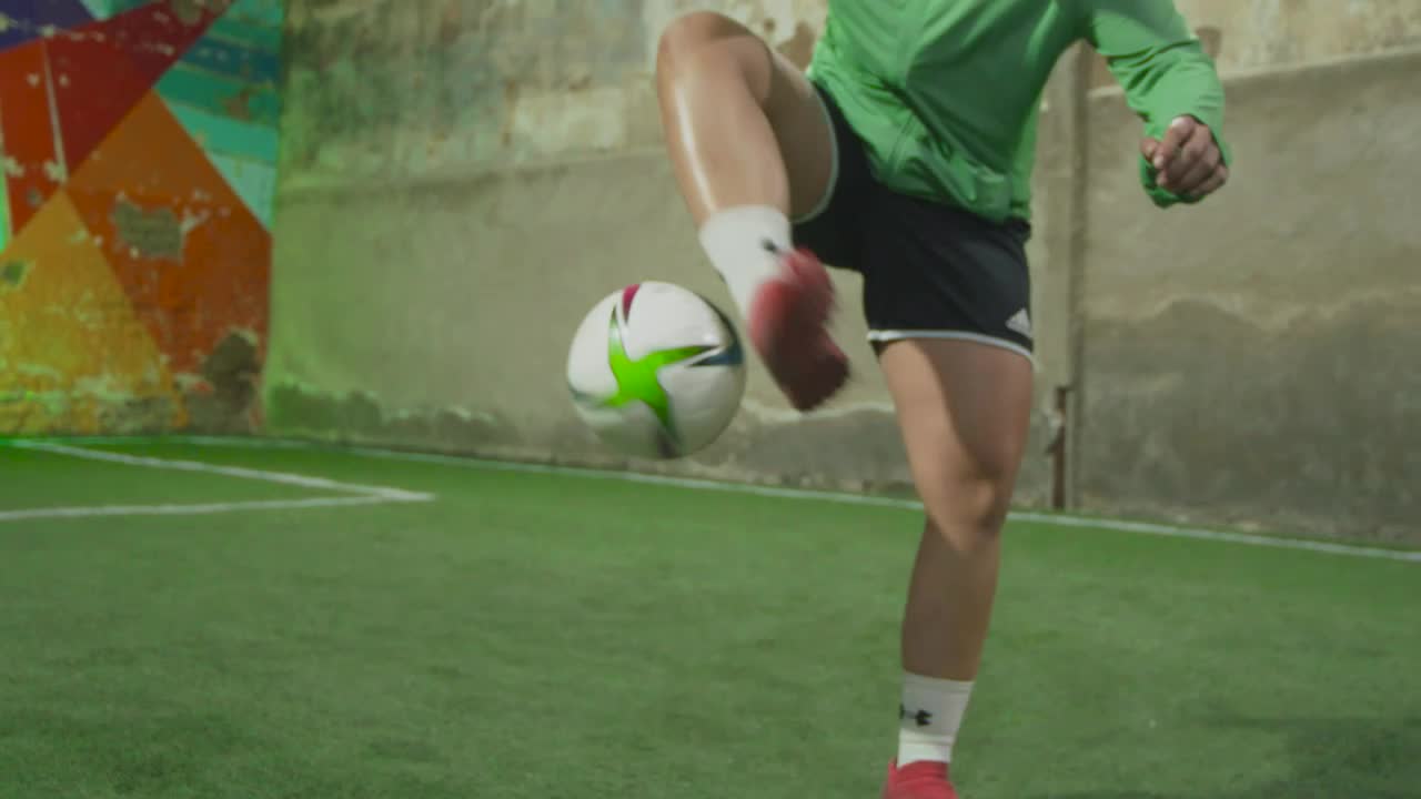 Free Video Stock Skillful Girl Juggling The Ball Live Wallpaper - Free Download