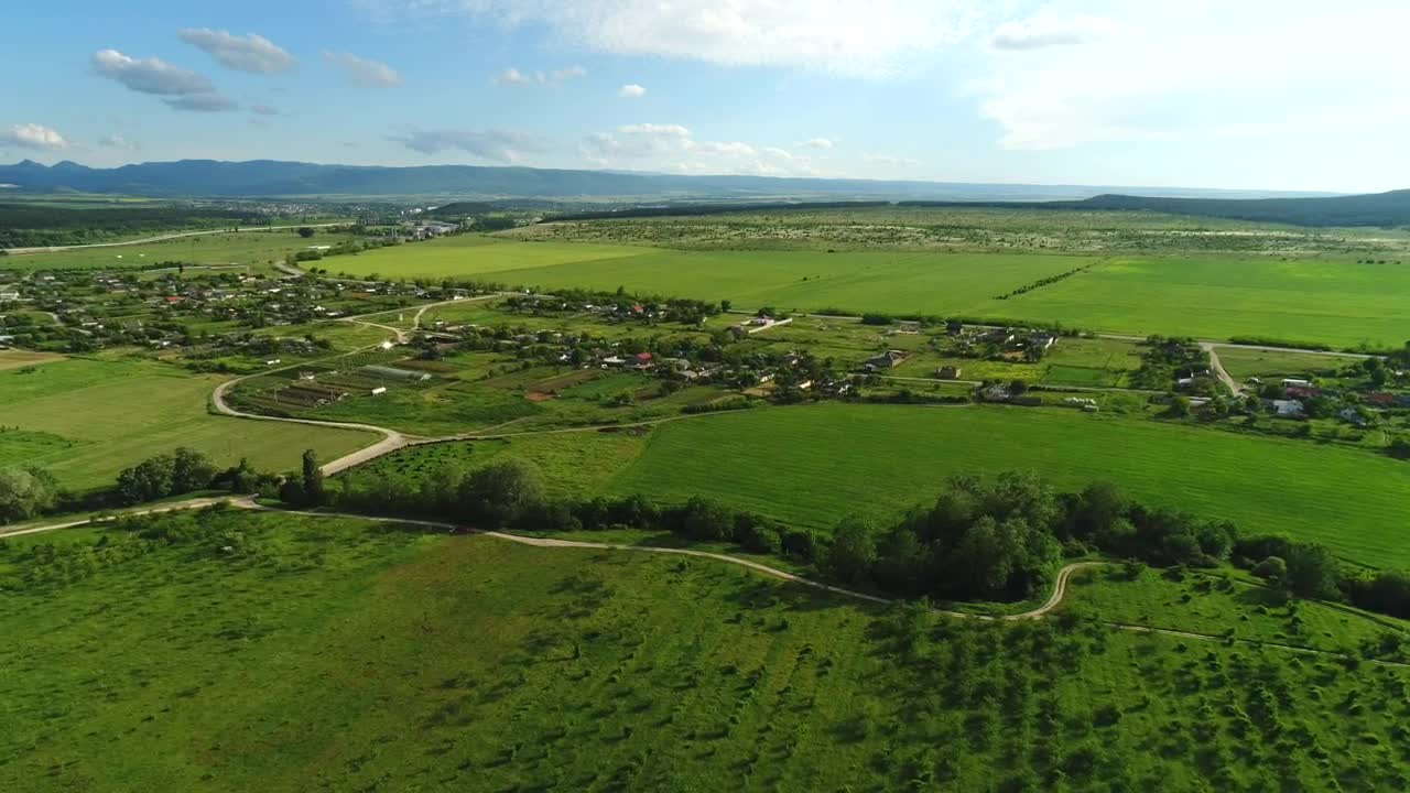 Stock Video Lush Fields Across The Countryside Animated Wallpaper - Free Download
