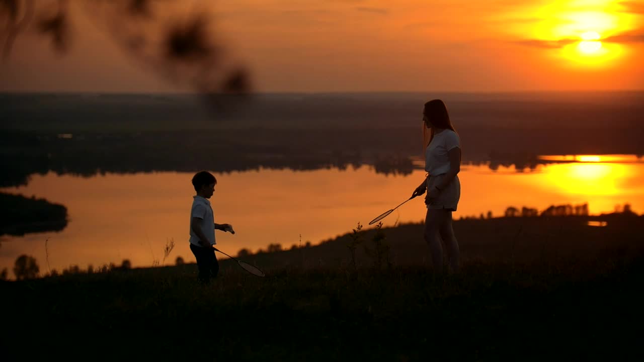 Free Stock Video Siblings Playing Badminton In The Sunset Live Wallpaper - Free Download