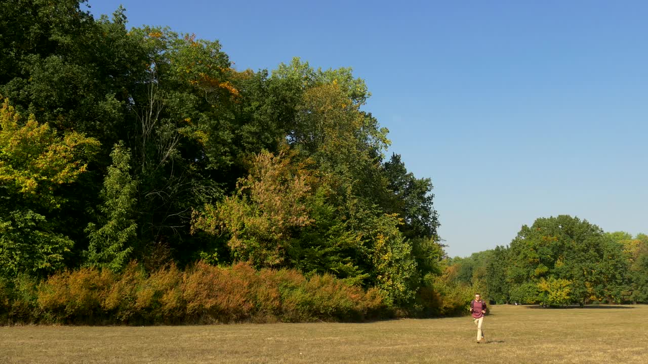 Stock Video Man With A Backpack Running On The Countrysid Animated Wallpaper - Free Download