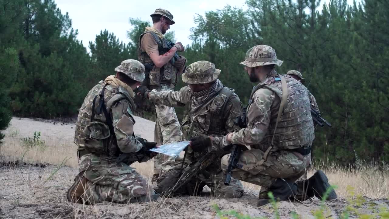 Stock Video Discussing Tactics On The Battlefield Live Wallpaper For PC - Free Download