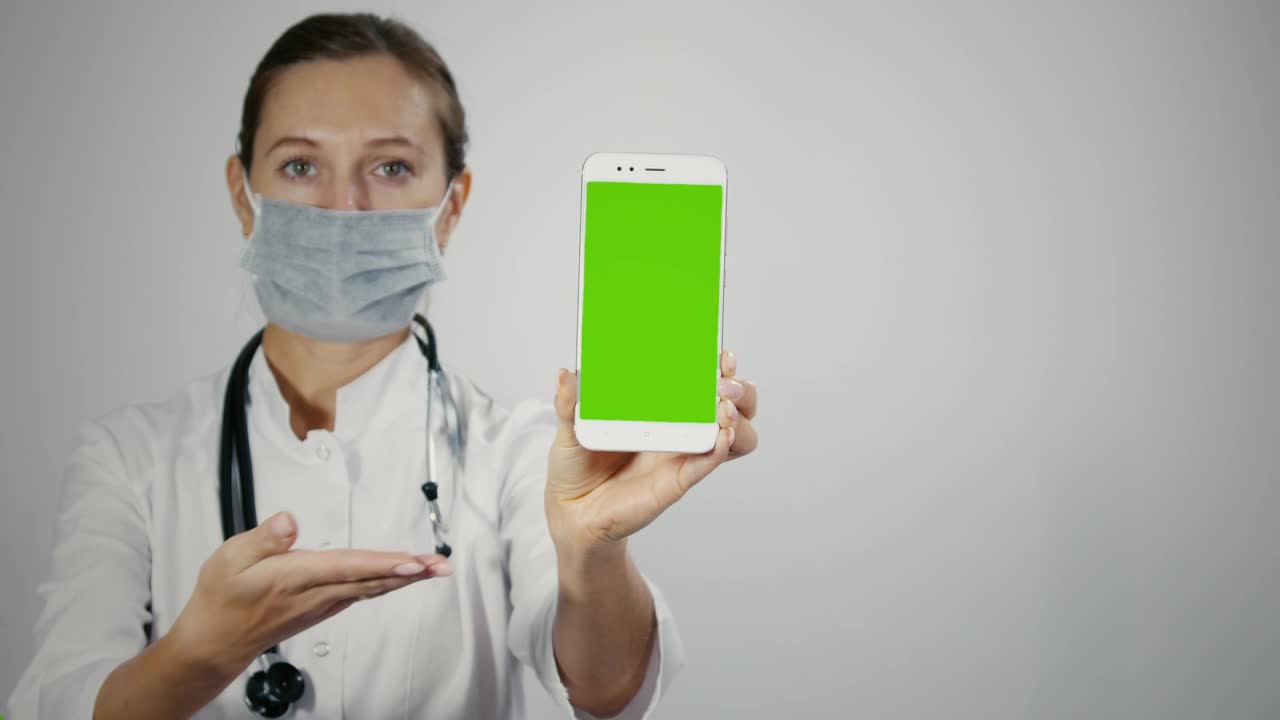 Stock Video Female Doctor Displaying Mobile With Green Screen Live Wallpaper For PC - Free Download