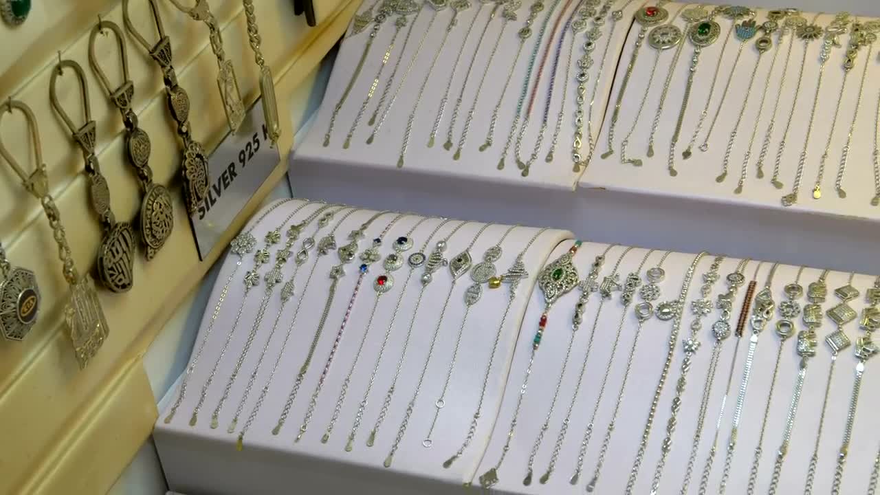 Free Stock Video Silver Jewelry Merchandise On Display Live Wallpaper - Free Download