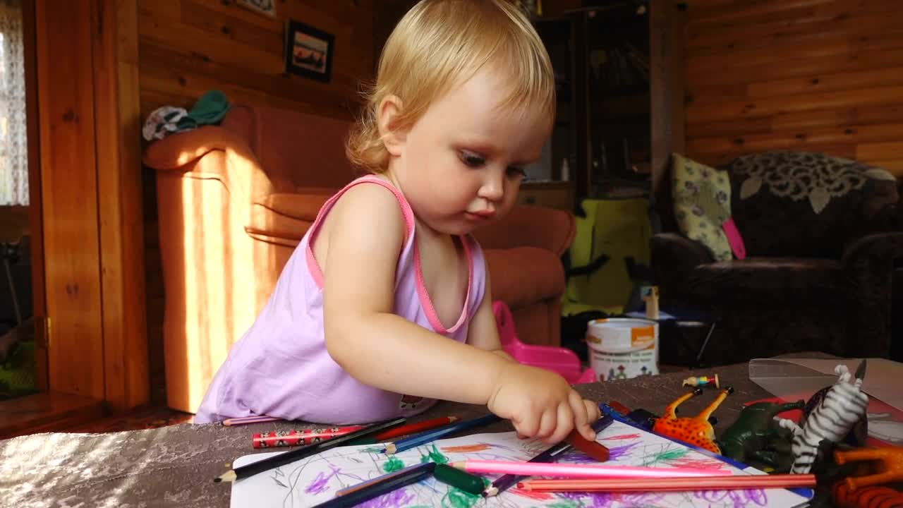 Stock Video Girl Drawing With Color Pencils Live Wallpaper For PC - Free Download