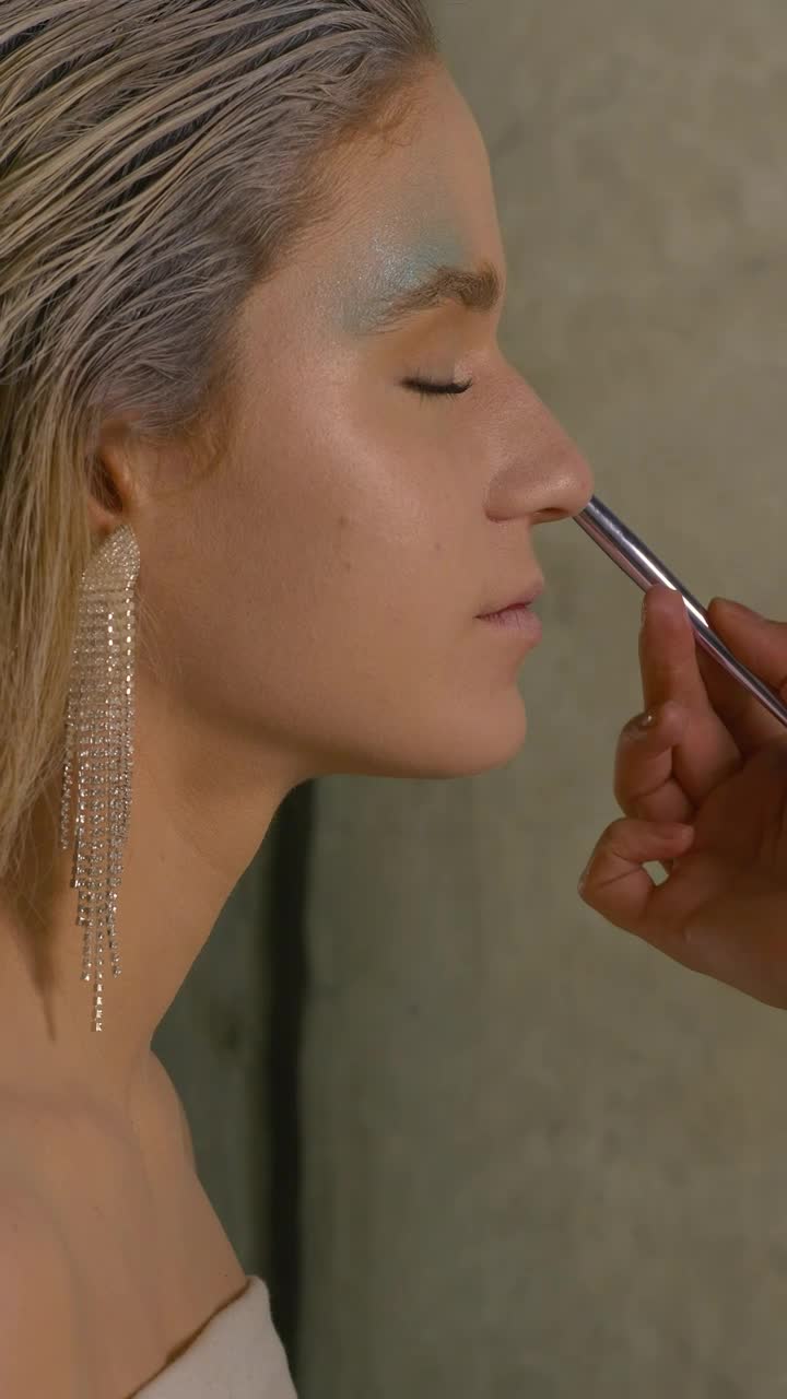 Video Stock Profile Shot Of Model With Her Makeup Artist Live Wallpaper Free - Free Download