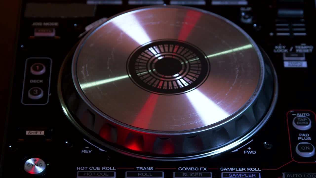 Stock Video Dj Using A Turntable Live Wallpaper For PC - Free Download