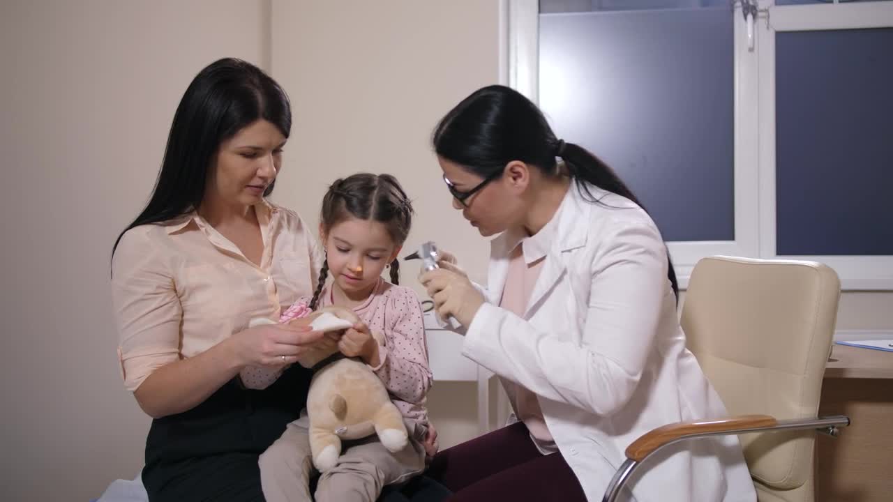 Stock Video Female Doctor Examining A Child Patient Live Wallpaper For PC - Free Download