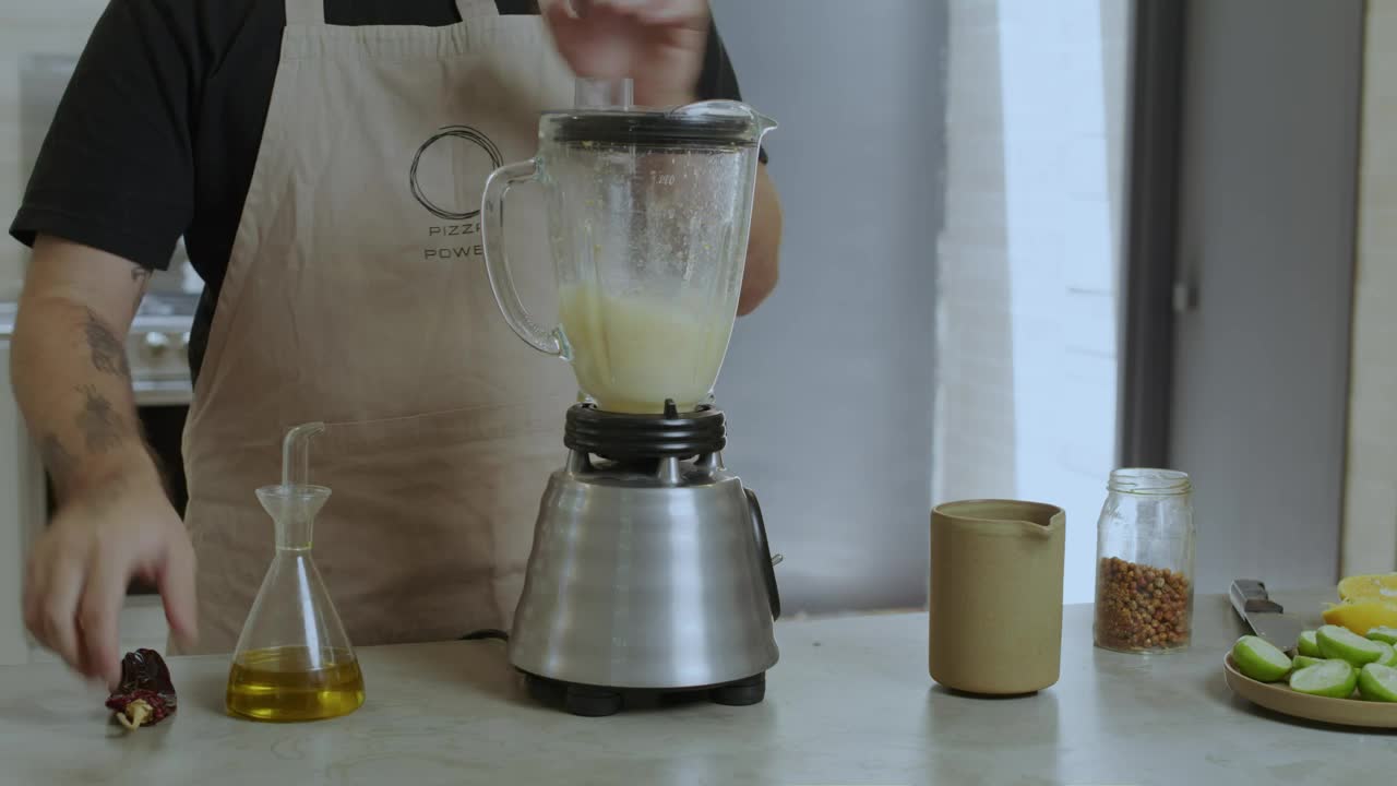 Video Stock Chef Preparing A Sauce In A Blender Live Wallpaper For PC - Free Download
