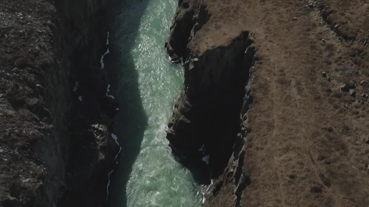 Stock Video Fast Flowing Water Live Wallpaper For PC - Free Download