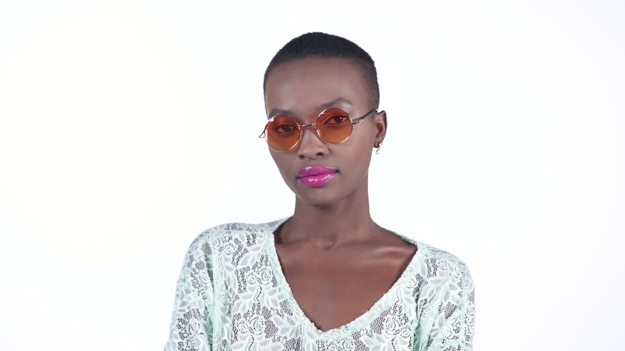 Video Stock Portrait Of A Captivating Woman On A Light Background Live Wallpaper Free - Free Download