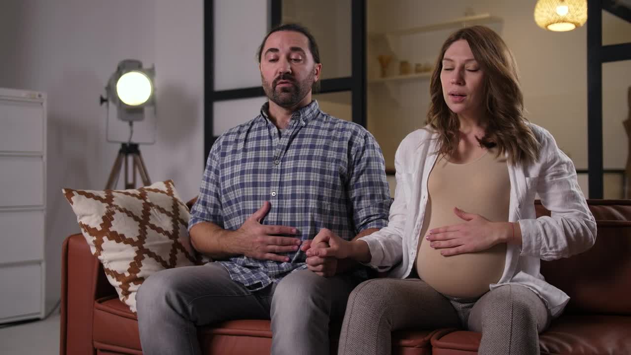 Video Stock Pregnant Woman Doing Breathing Exercises Live Wallpaper Free - Free Download