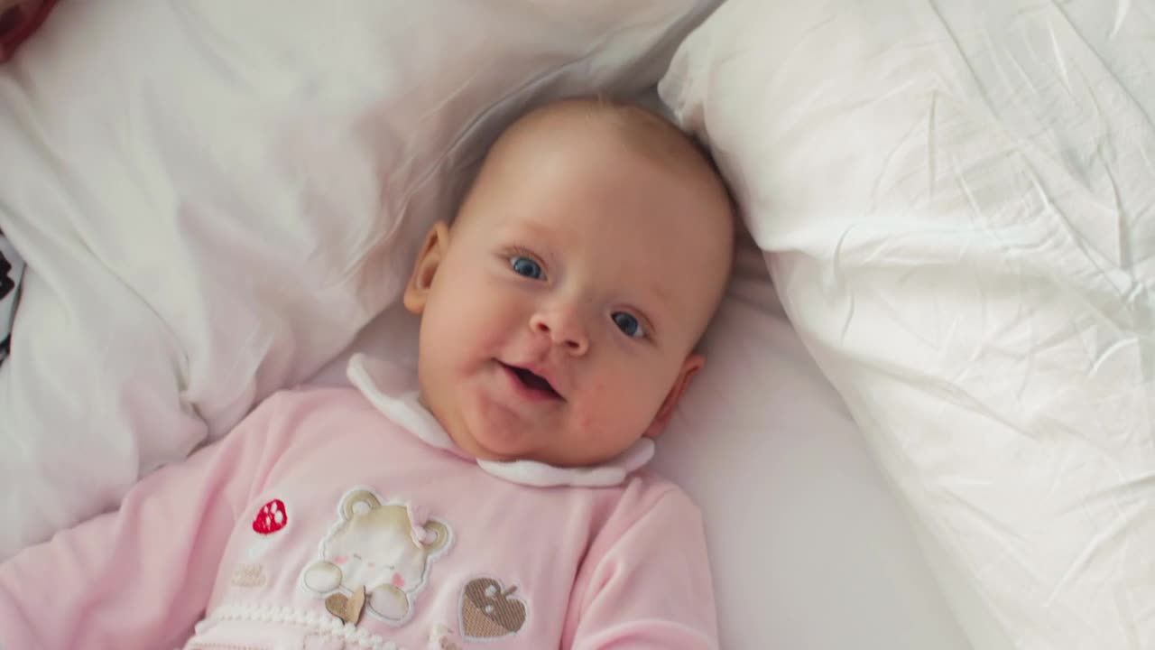 Free Stock Video Siblings Smiling At The Camera Live Wallpaper - Free Download